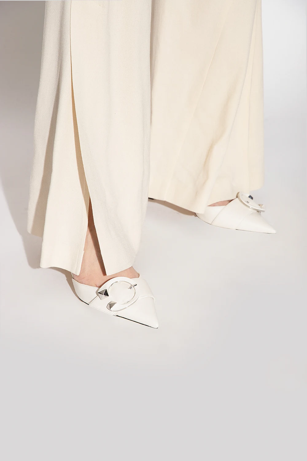 ‘Moni’ pumps