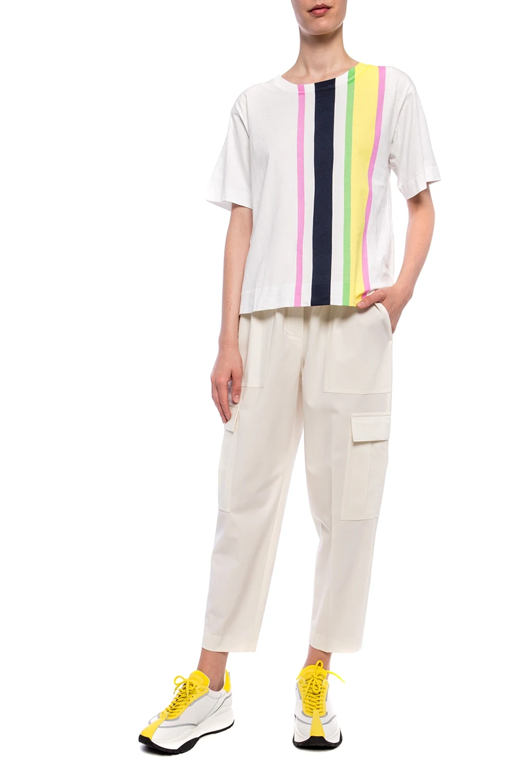 Loose-fitting trousers