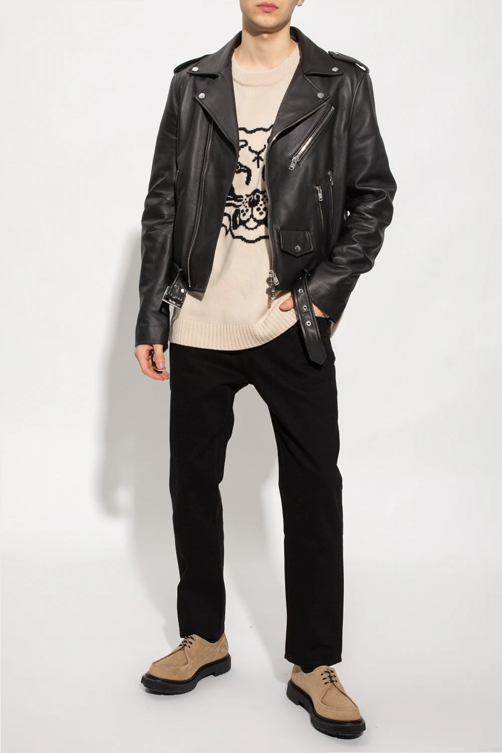 Jeans with tapered legs