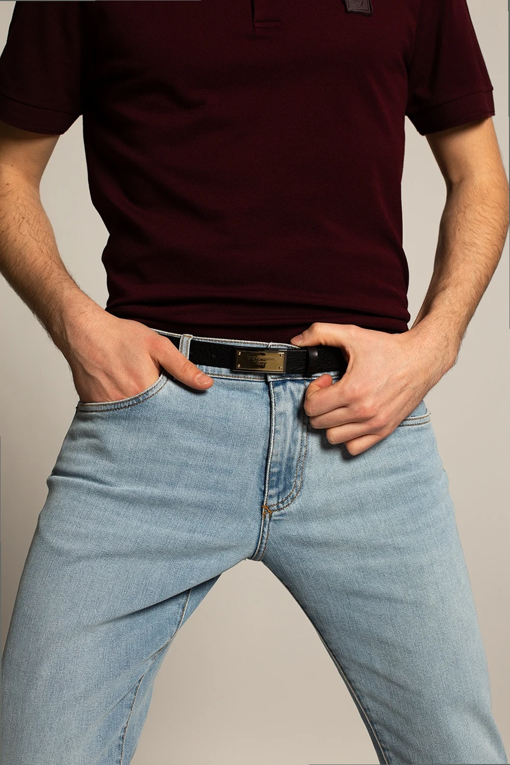 Pasek z dekoracyjną klamrą