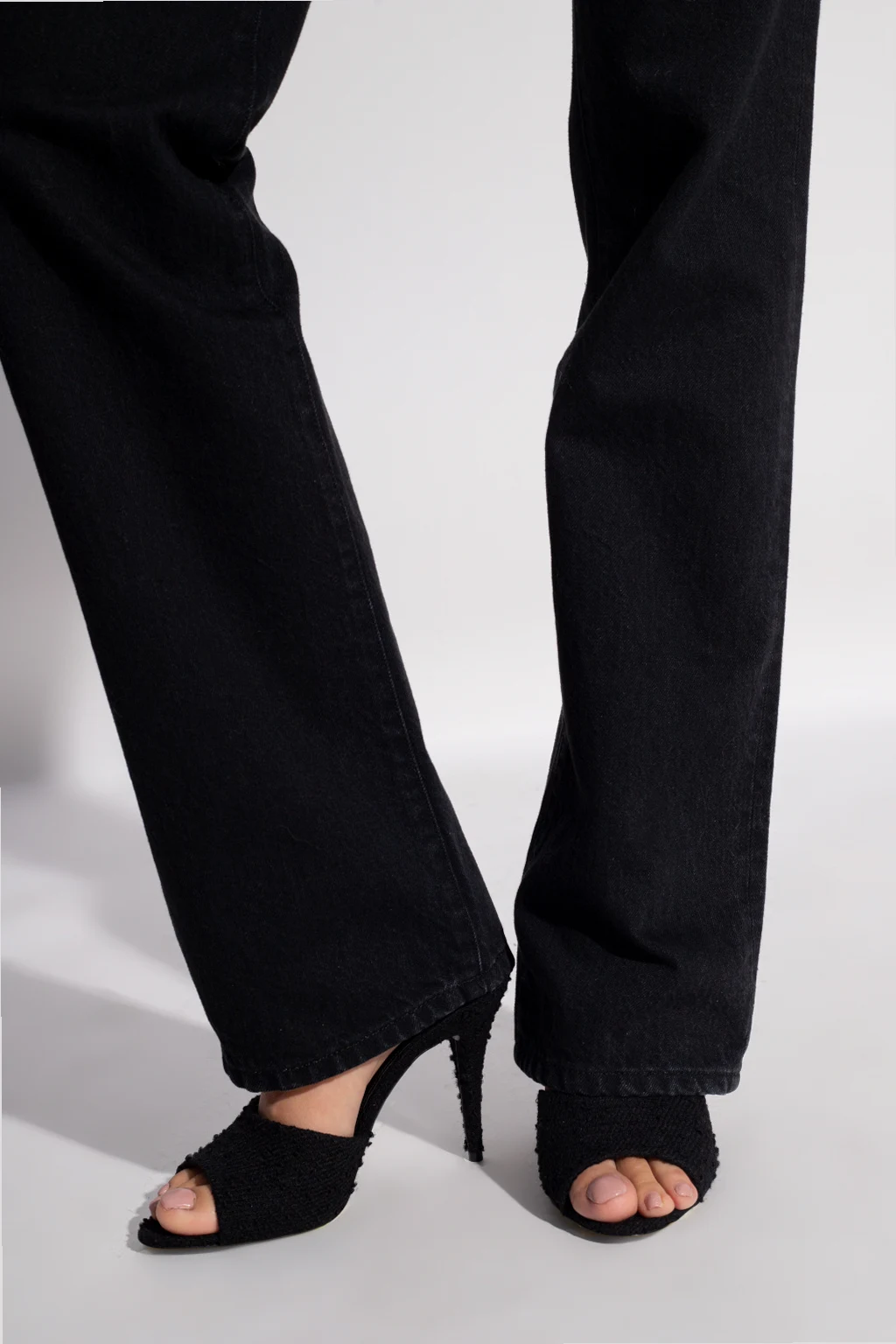 ‘LA 16’ heeled mules