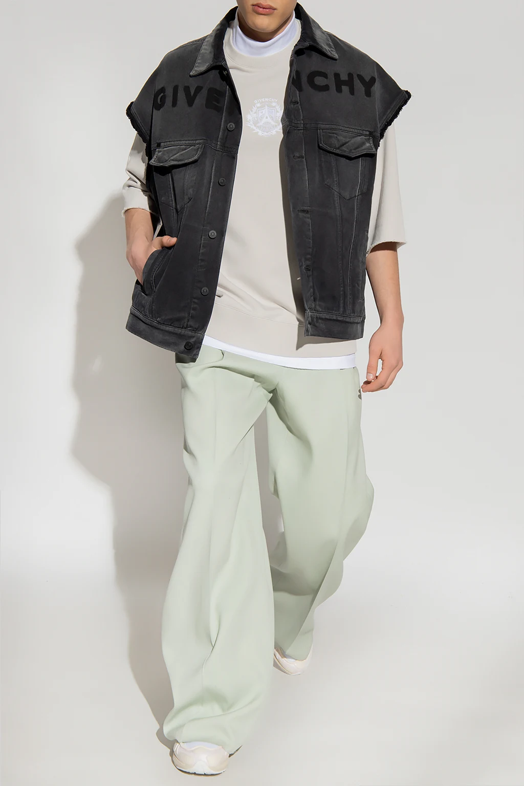 Two-layer sweatshirt with short sleeves