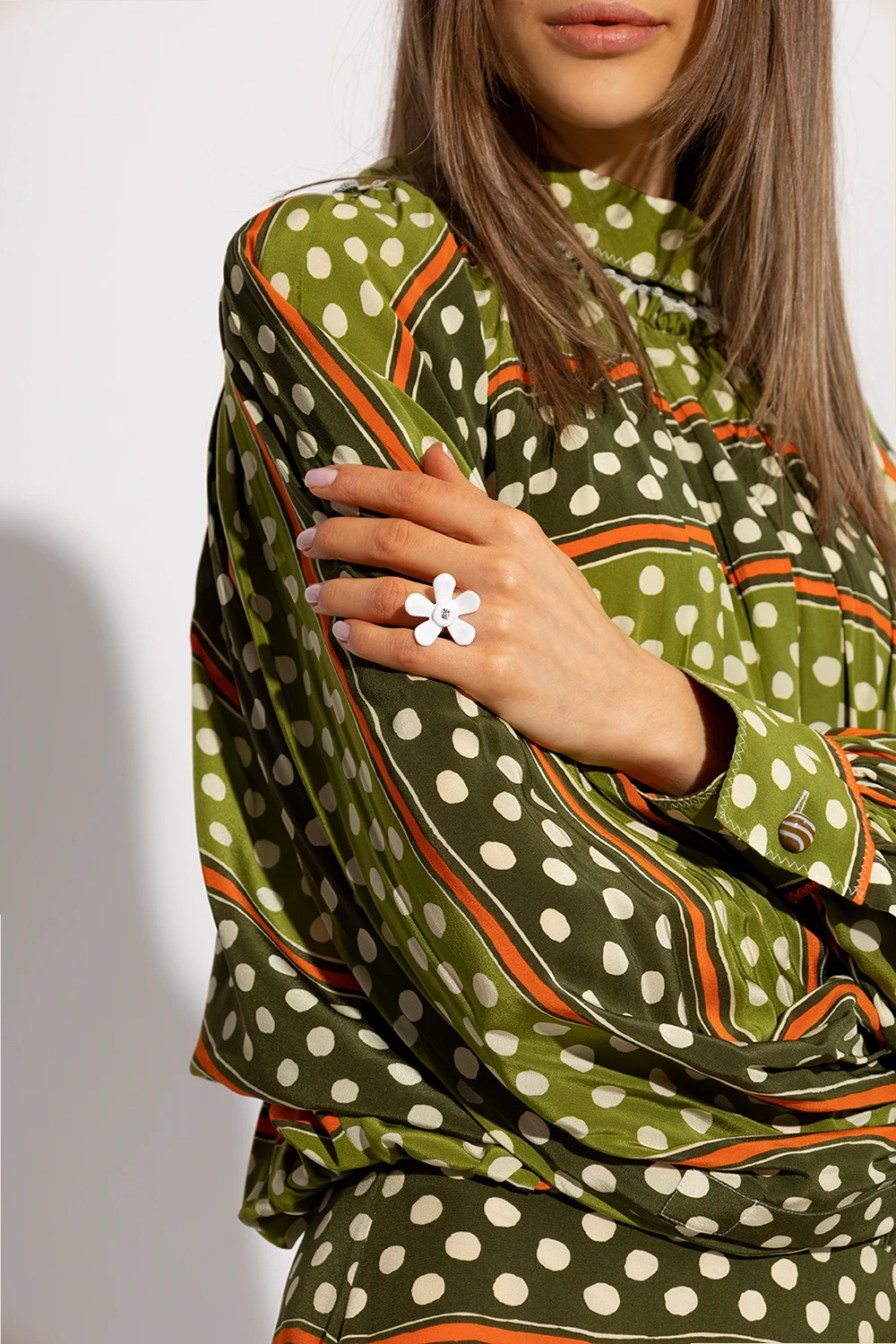 Pierścień z motywem kwiatowym