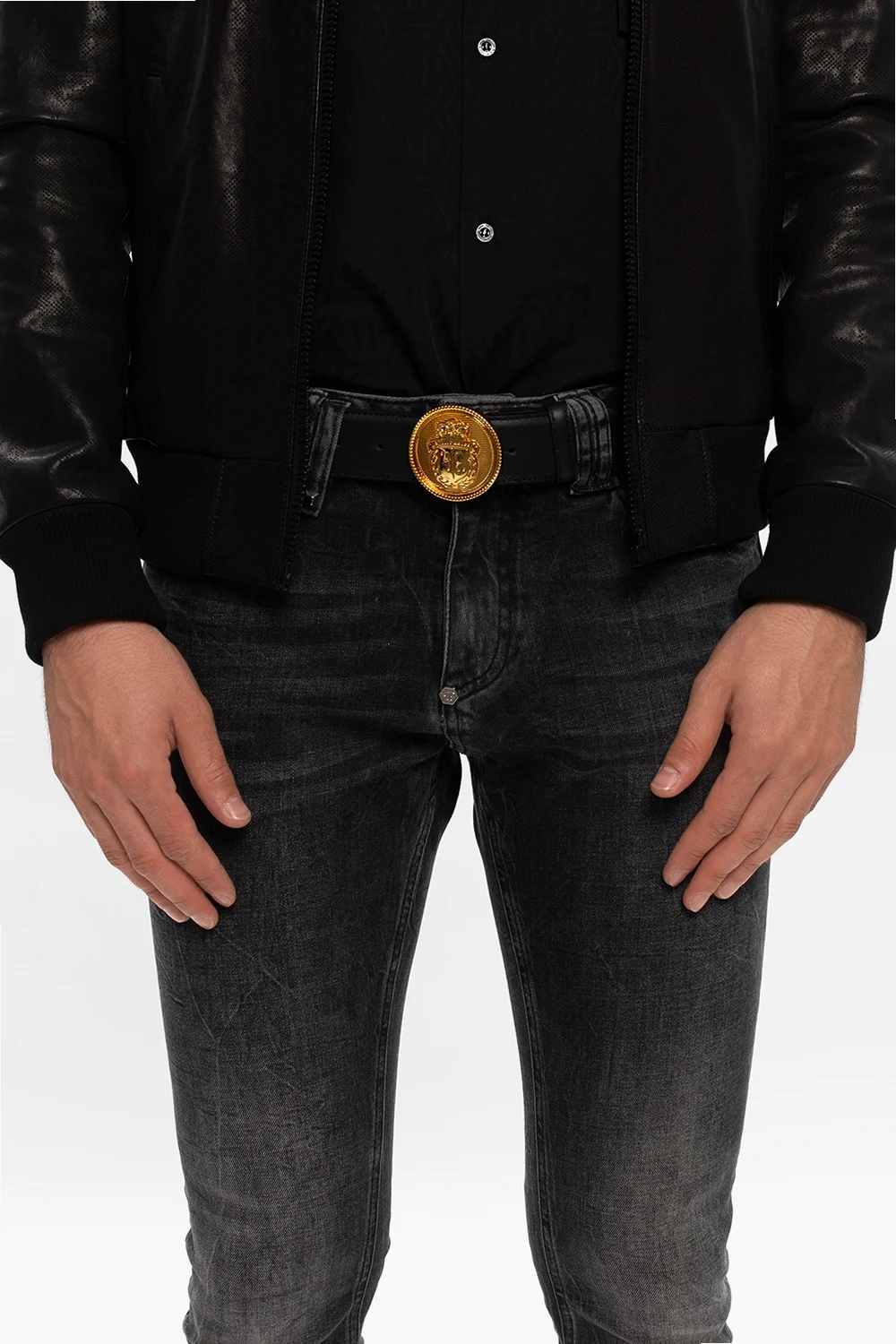 Pasek z dekoracyjną klamrą