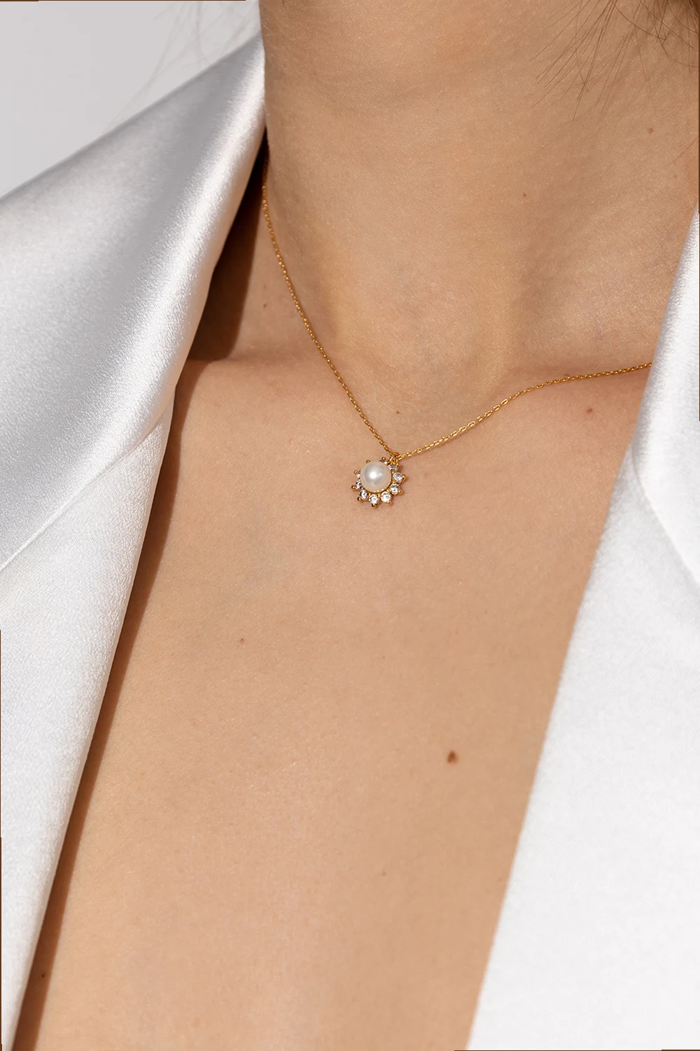 ‘Sunny’ necklace with charm