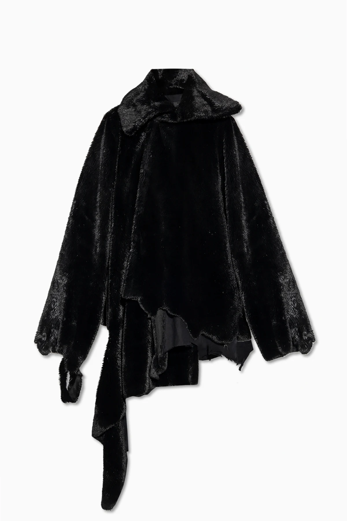 Sztuczne futro o asymetrycznym kroju