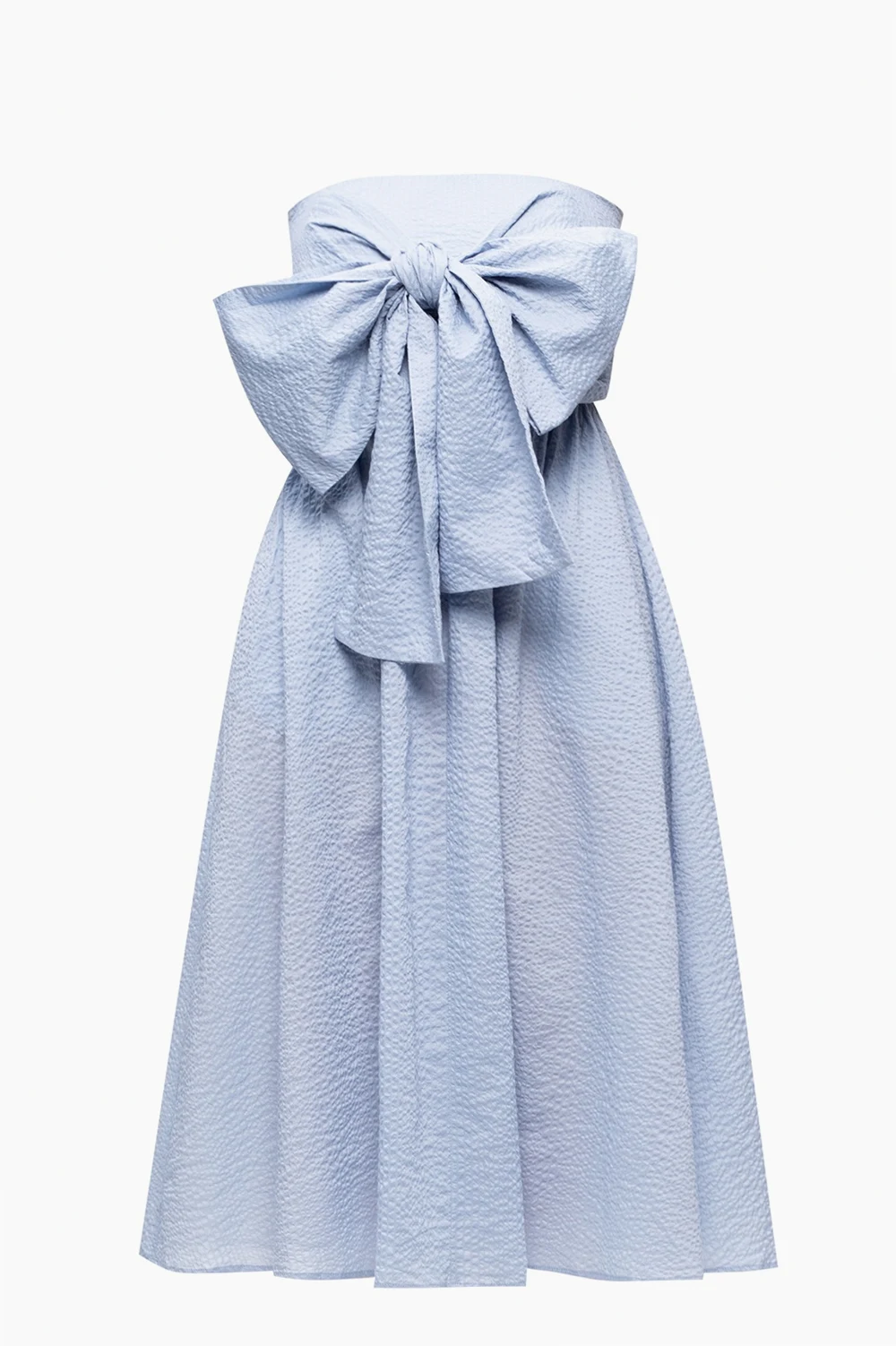 Sukienka z odkrytymi ramionami