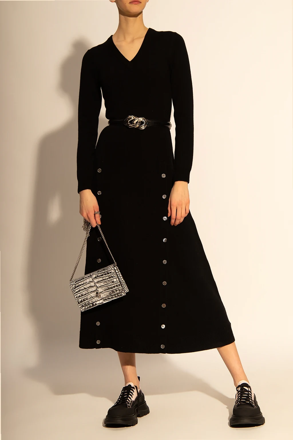 Sukienka z dekoltem w serek