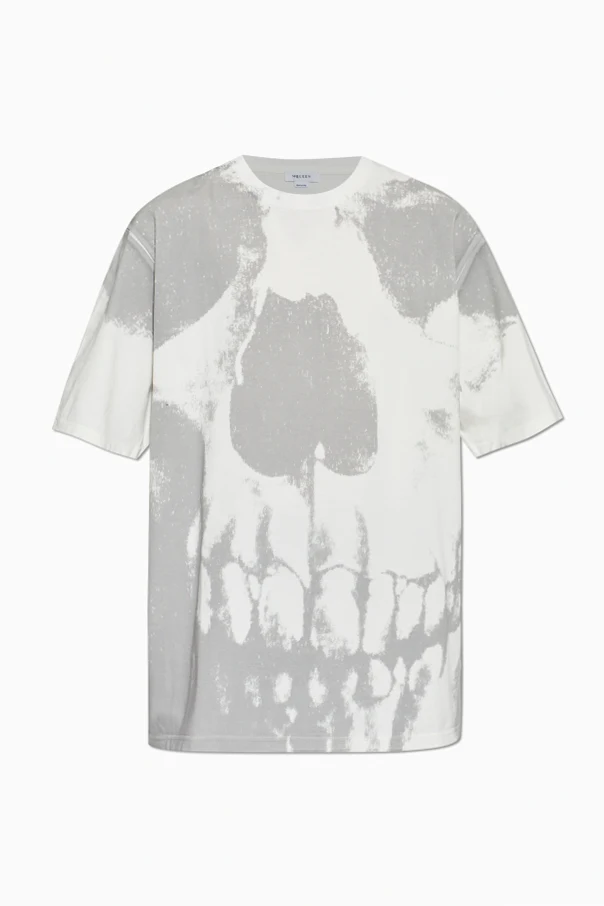 GRAU T-Shirt mit charakteristischem Totenkopf-Motiv