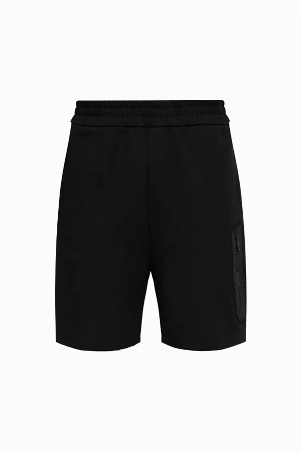 SCHWARZ Shorts mit Logo-Patch