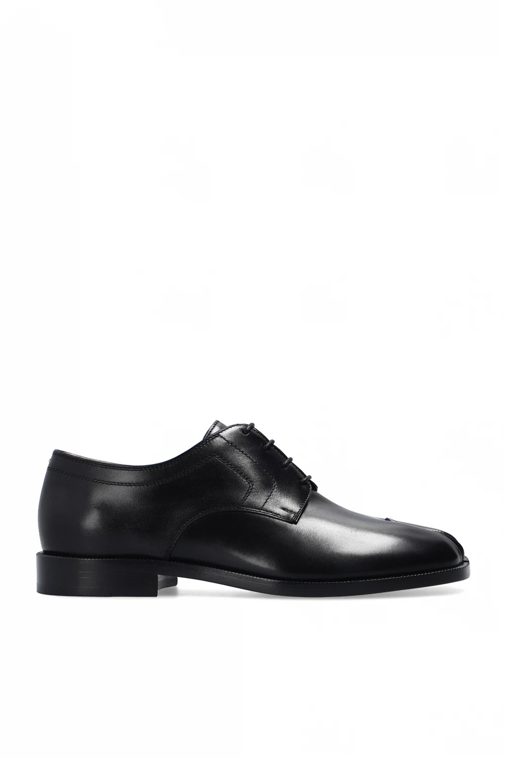 ‘Tabi’ split-toe shoes
