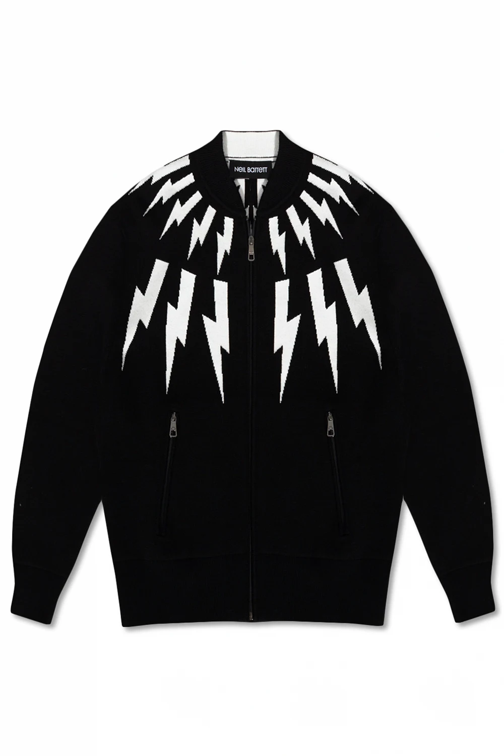 Sweter z wyszytym wzorem