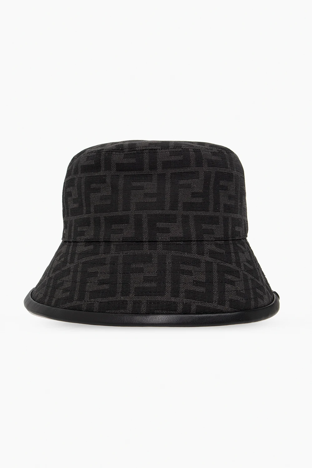 Kapelusz z monogramem