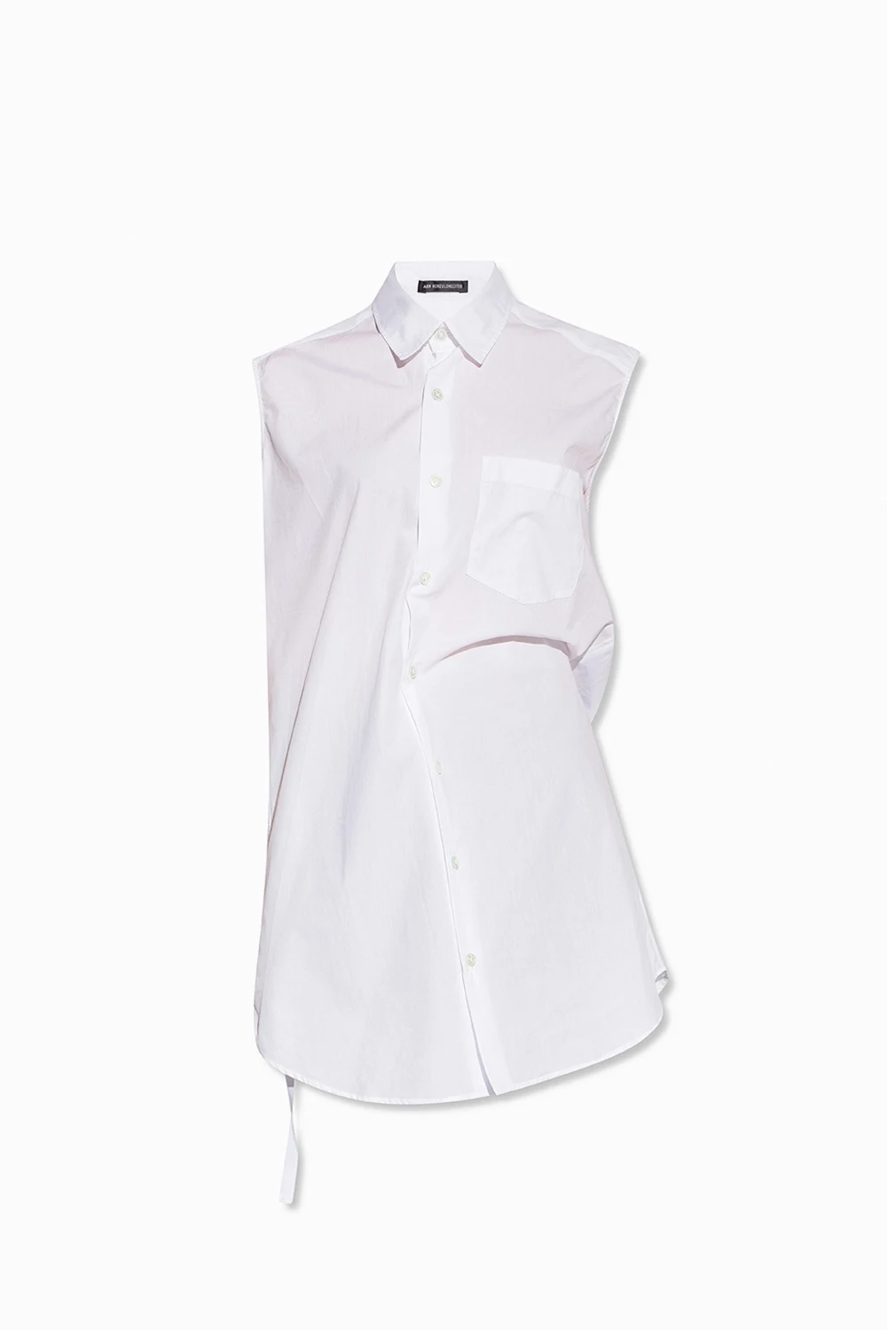 Sleeveless shirt