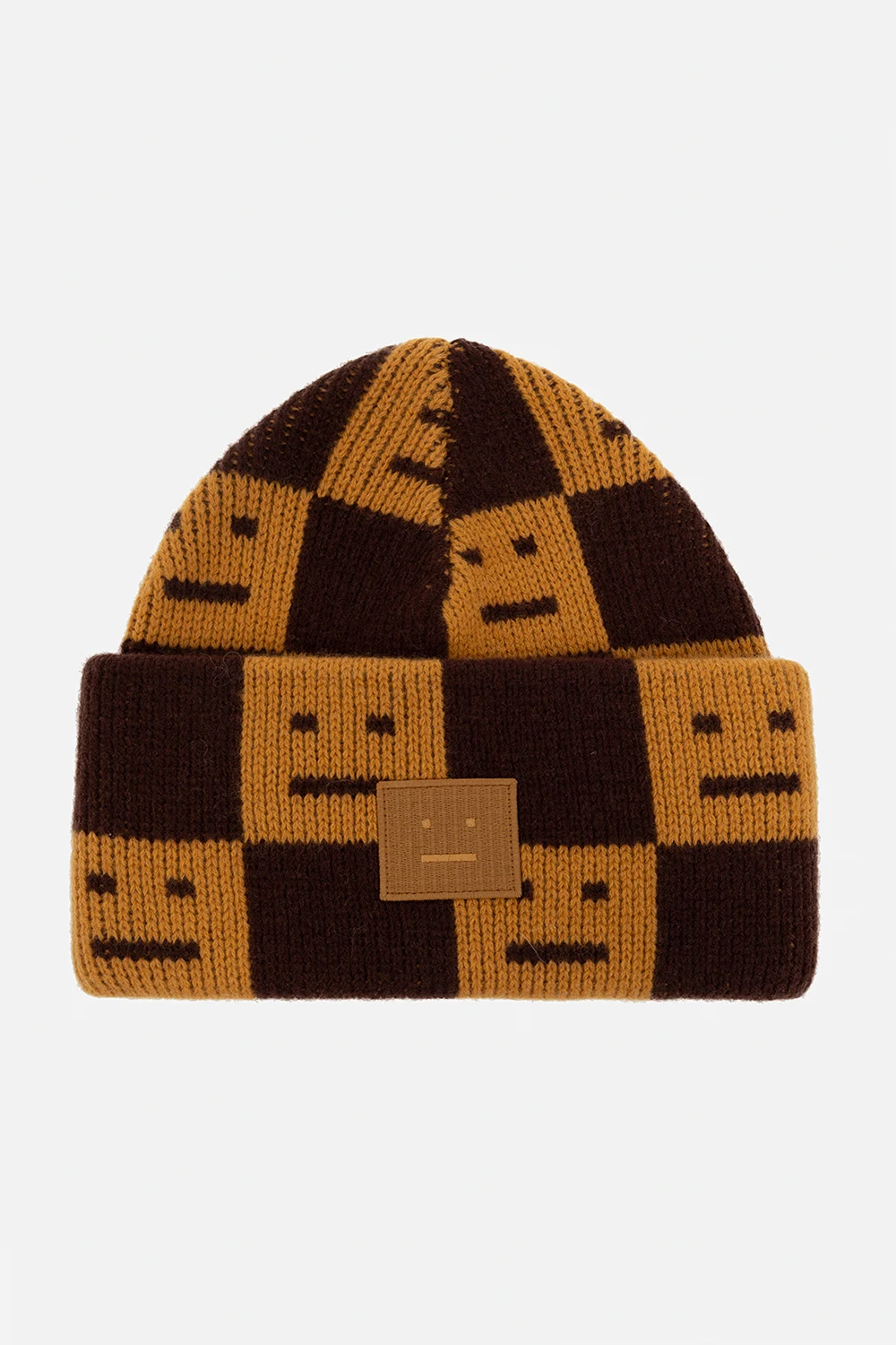 Wełniana czapka z naszywką