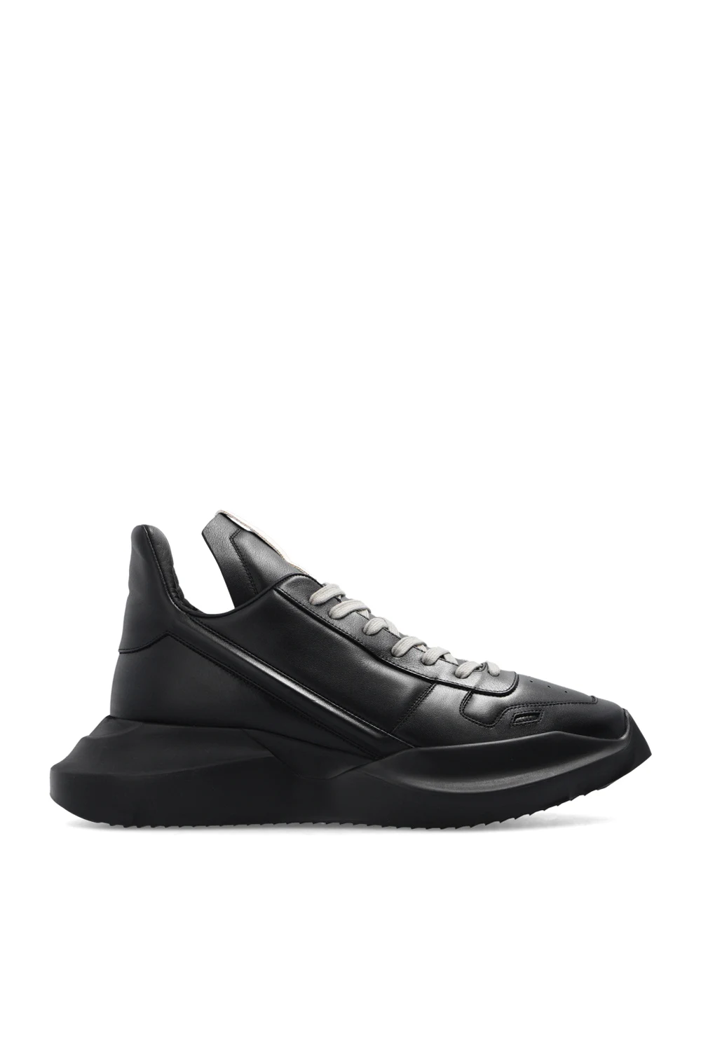 Buty sportowe z perforacjami
