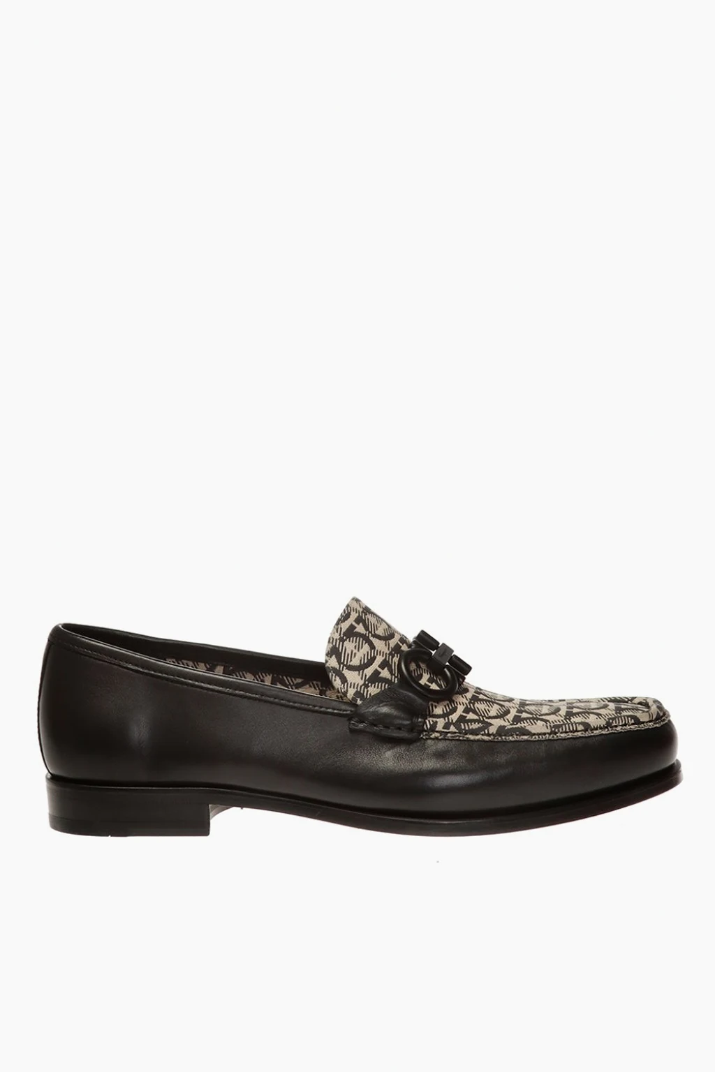 Buty typu ‘loafers’ z wędzidłem