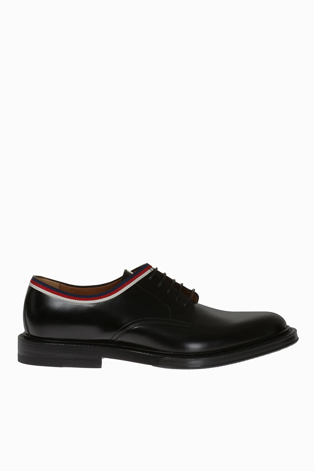 Sznurowane buty