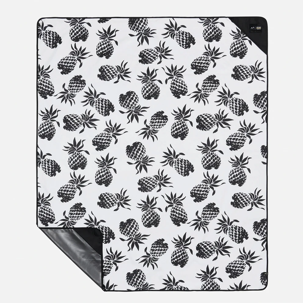 Pineapps Picnic Beach Towel 203 x 168 cm