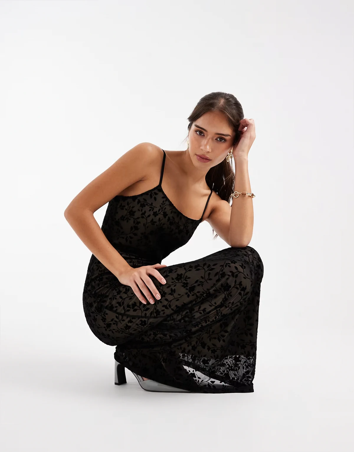 – Camisole-Maxikleid in transparenter Optik in Schwarz mit Ausbrennermuster