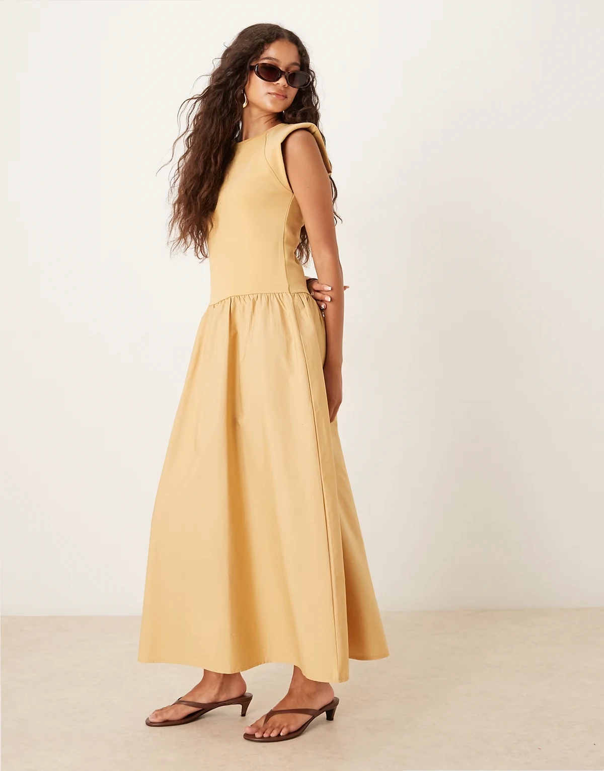 – Ärmelloses Strickkleid in Gelb