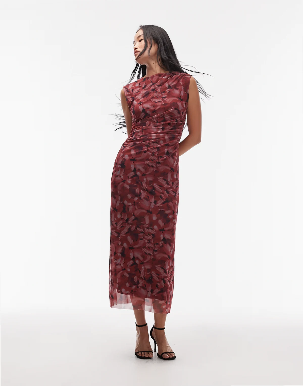 – Midikleid aus Netzstoff in Burgunderrot mit drapiertem Detail
