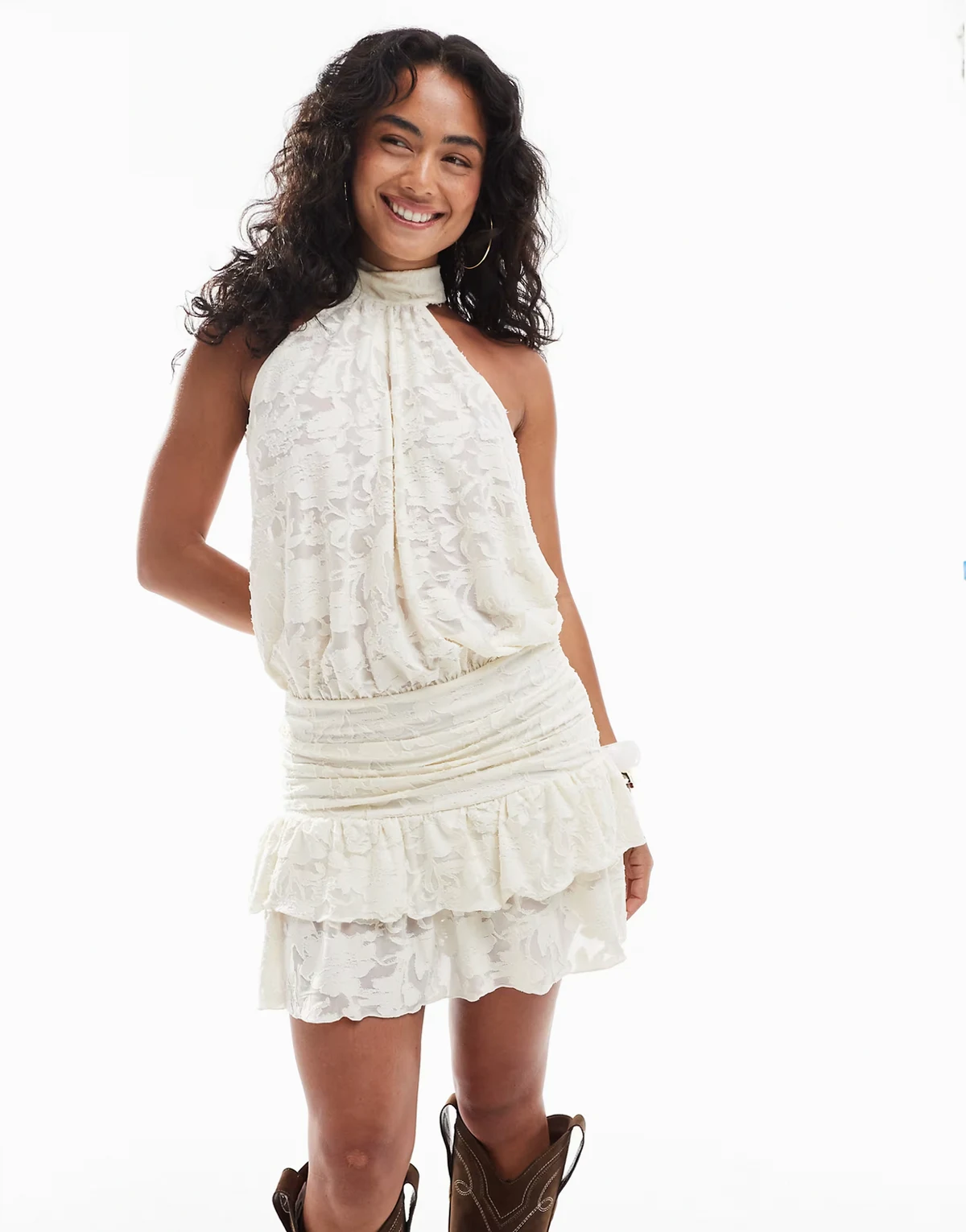 – Halbtransparentes Mini-Sommerkleid aus Jacquard-Spitze in Elfenbeinweiß mit Neckholder und Rückenausschnitt