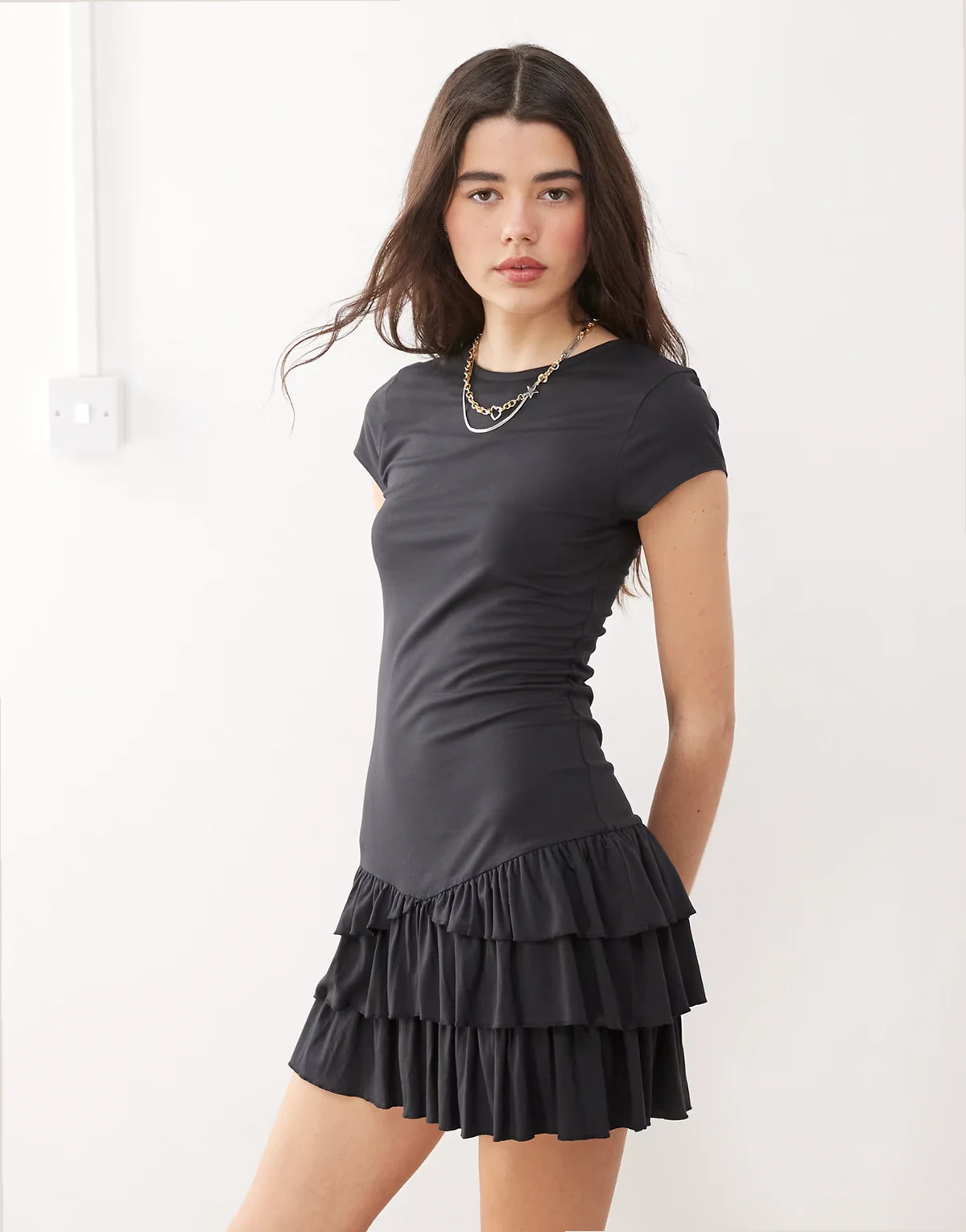 – Minikleid mit Rüschen