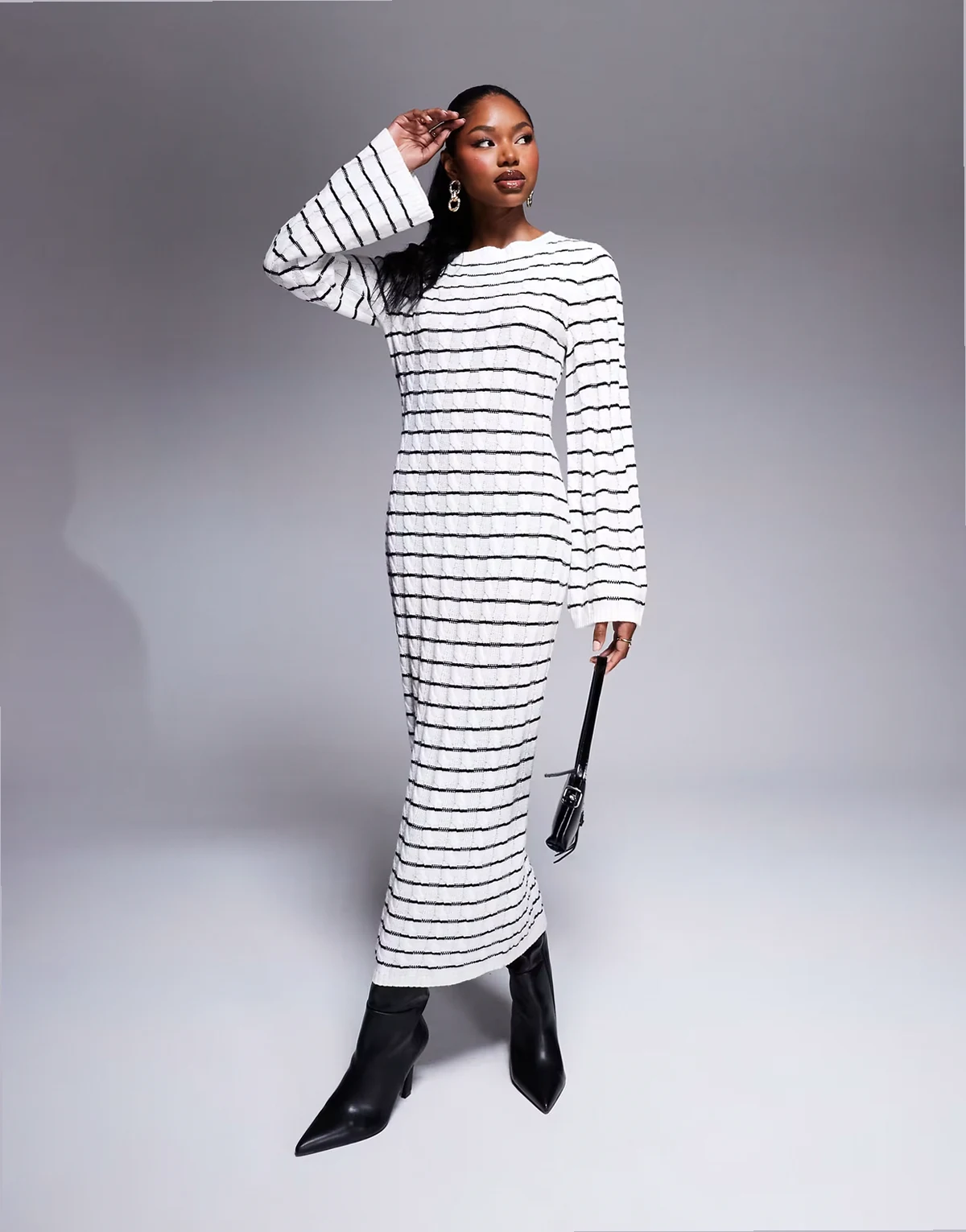 Exclusive – Czarno-kremowa dzianinowa sukienka maxi w paski