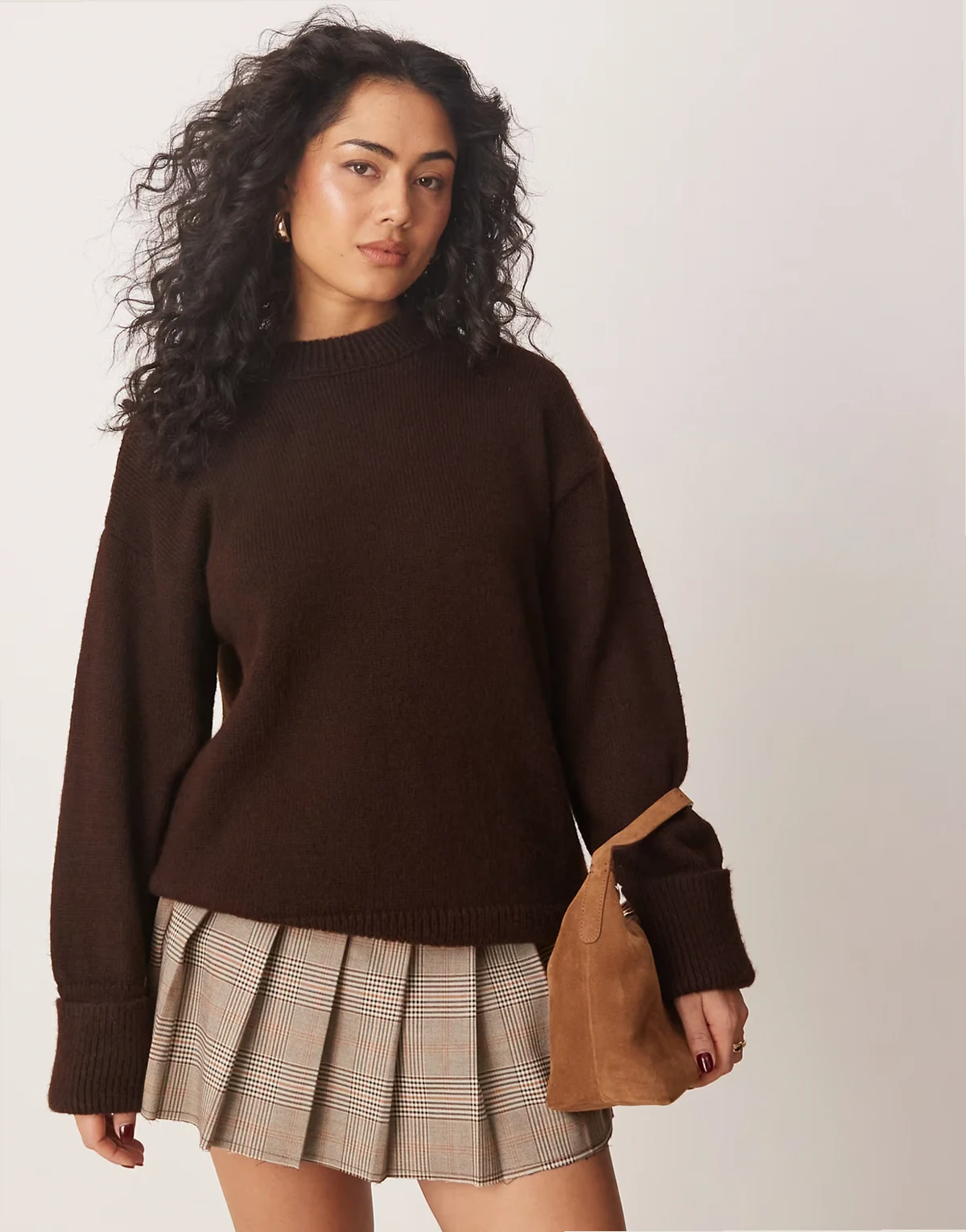– Strickpullover in Braun mit Rundhalsausschnitt