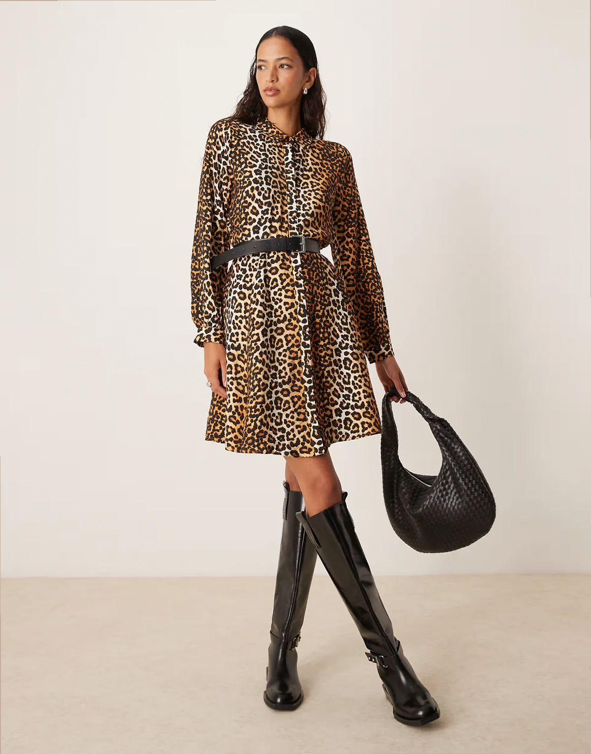 – Mini-Hemdkleid mit Leopardenmuster und schwingendem Saum