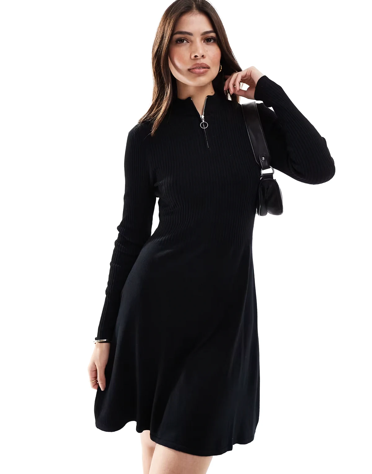 – Strukturiertes Midi-Strickkleid in Schwarz mit kurzem Reißverschluss