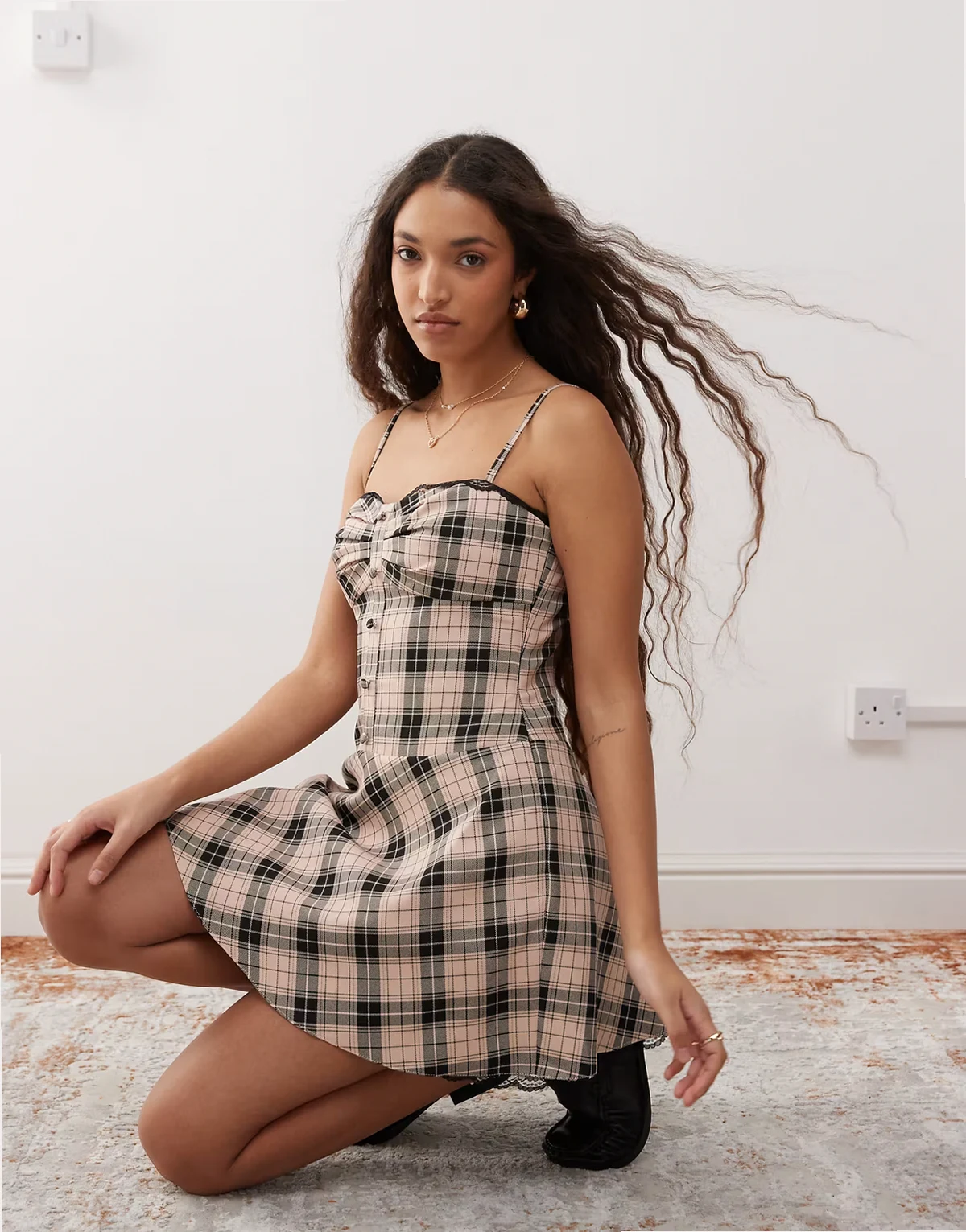 – Elegantes Mini-Trägerkleid mit Karomuster