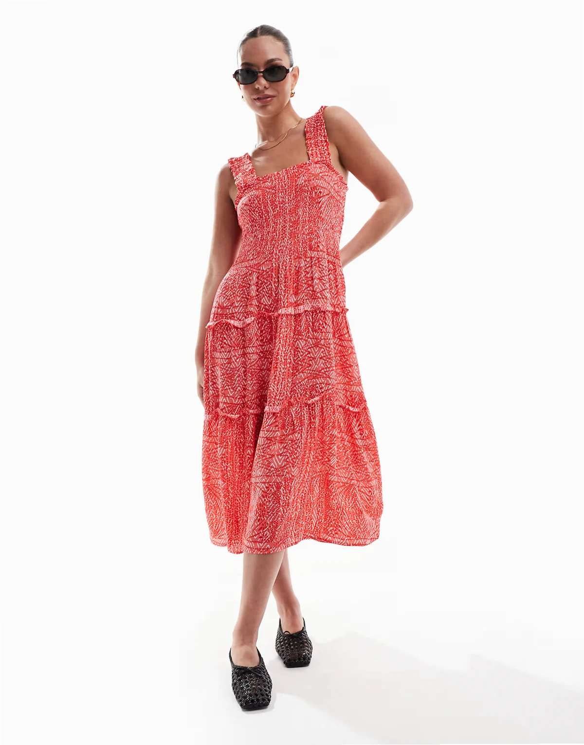 – Gesmoktes Midi-Trägerkleid mit rotem Print