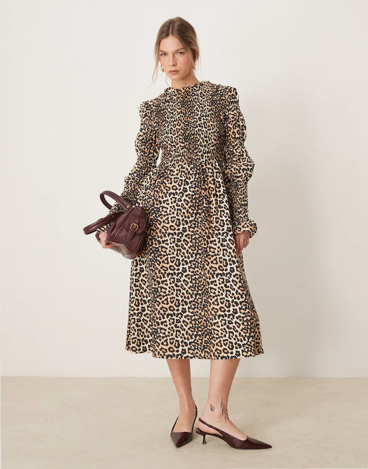 – Gerafftes, langärmliges Maxikleid mit Leopardenmuster