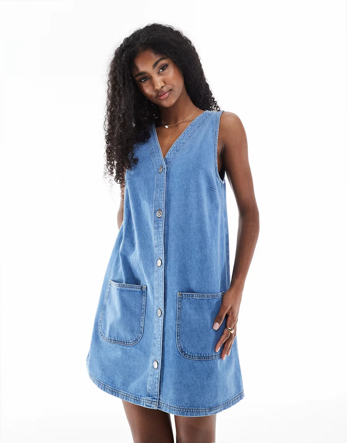 – Jeans-Schürzenkleid mit Knopfleiste