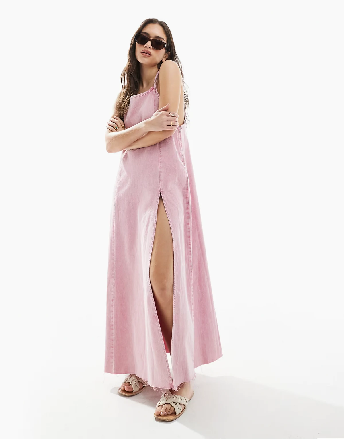 – Cami-Maxikleid in Rosa aus Denim mit Schlitz vorn