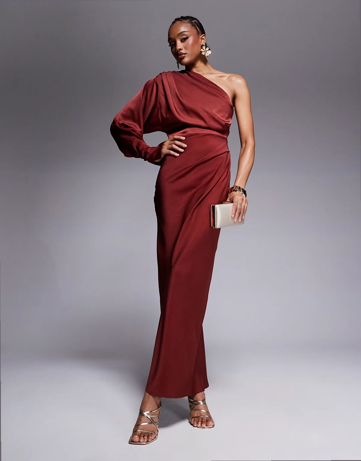 ASOS DESIGN Tall – Satynowa sukienka maxi na jedno ramię w rdzawym kolorze