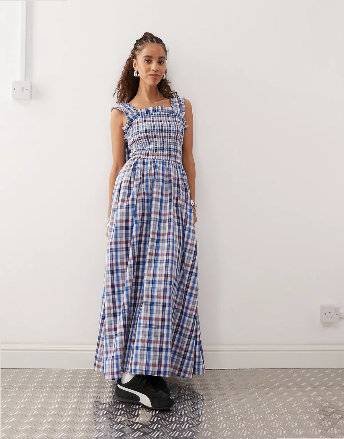 – Bunt kariertes Maxikleid
