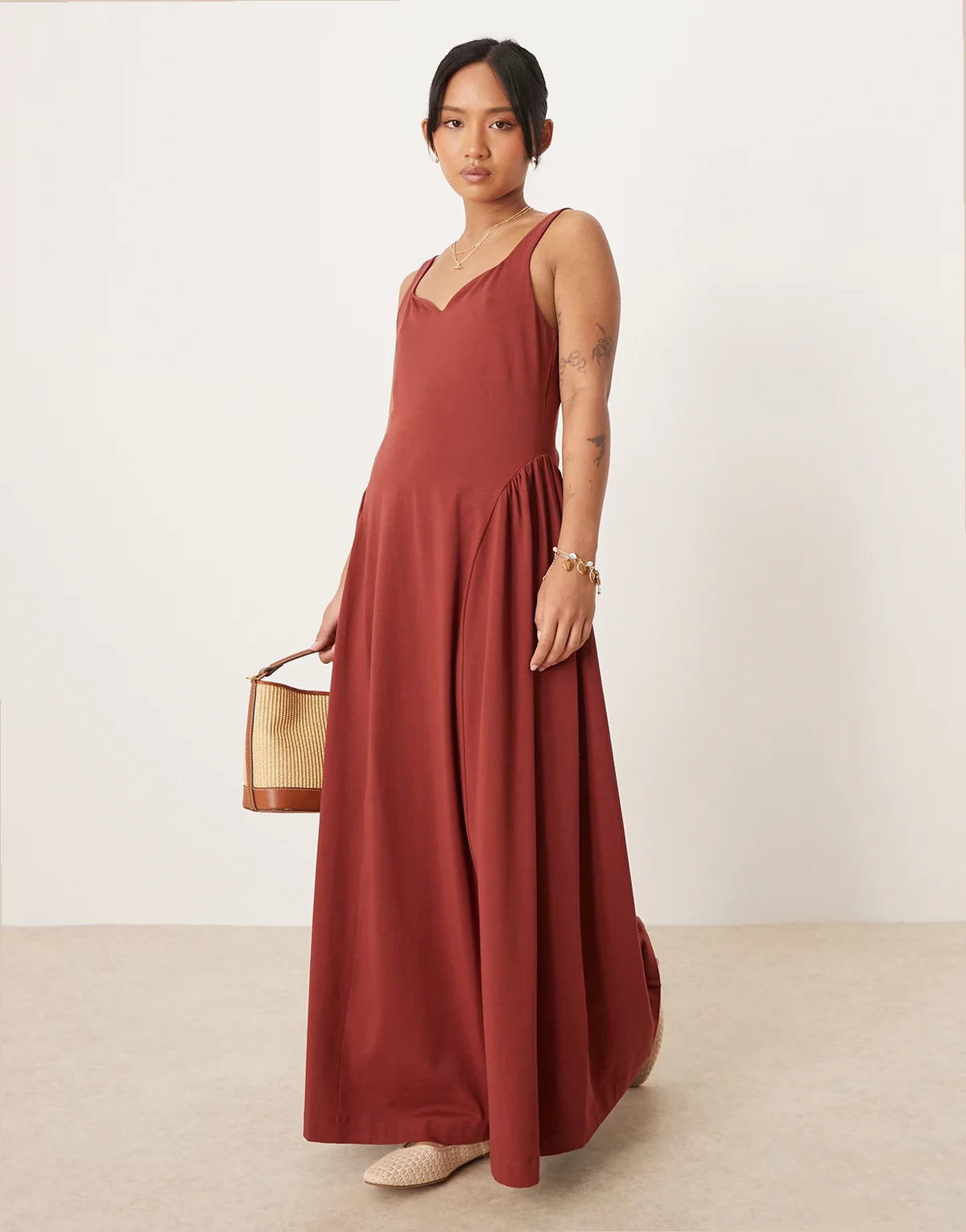 ASOS DESIGN Petite – Sommerliches Maxikleid in Rostrot mit weitem Rock