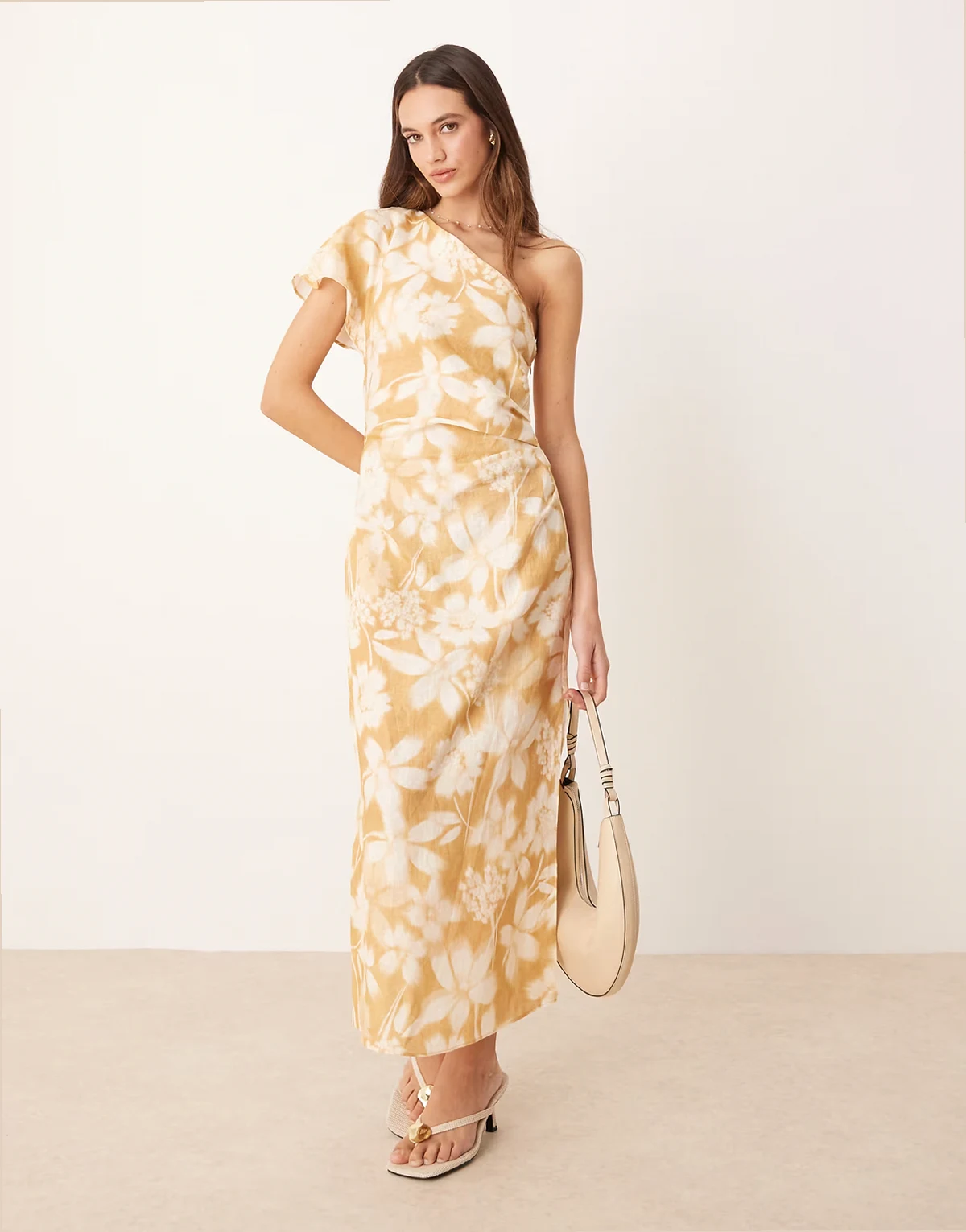 – Florales One-Shoulder-Midaxi-Kleid in Buttermilchgelb