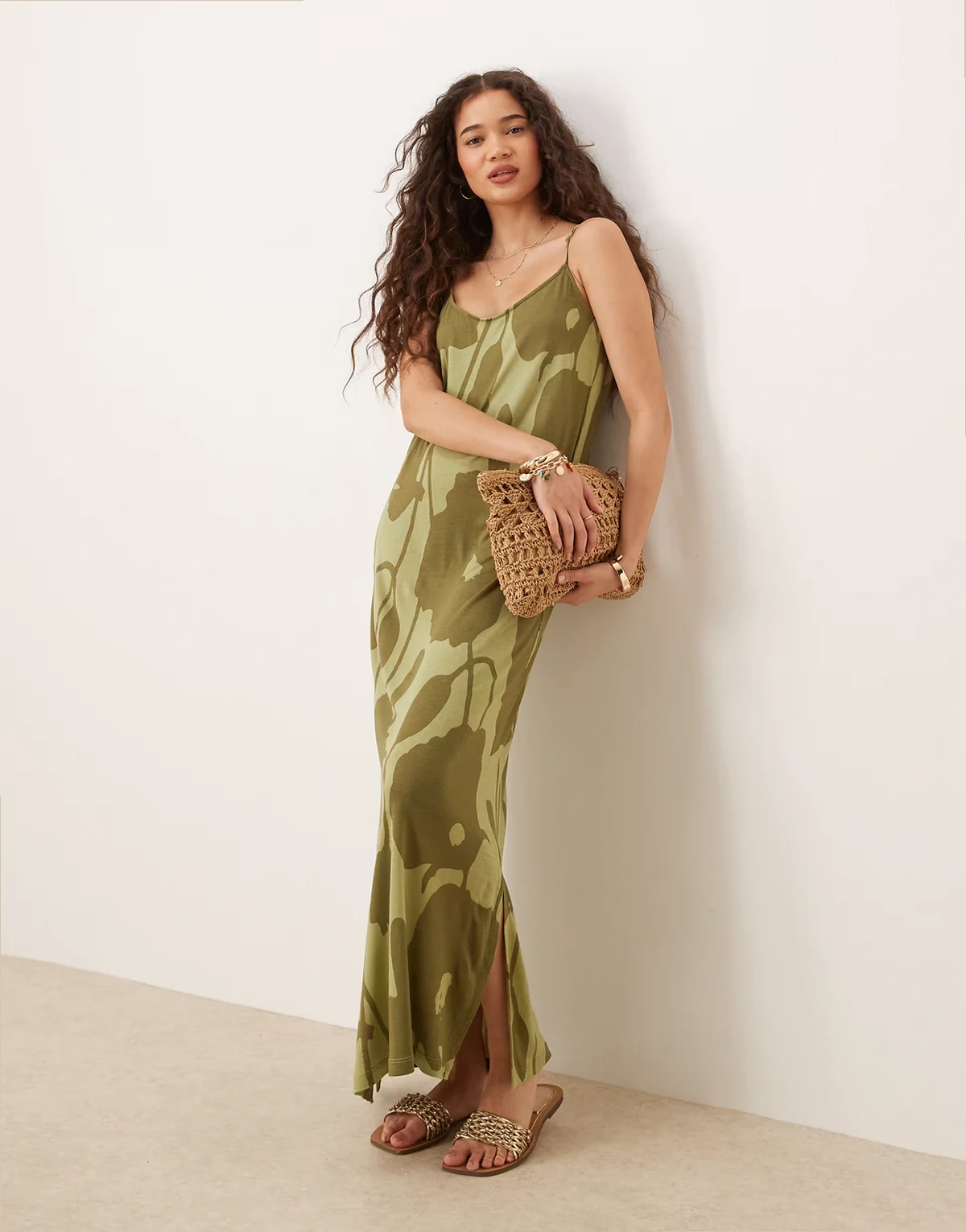 – Midi-Trägerkleid aus Jersey in Salbeigrün mit Blumenmuster