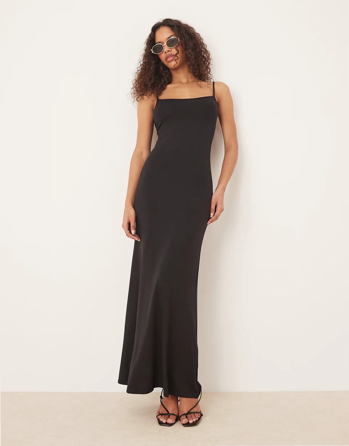 – Camisole-Maxikleid in Schwarz aus elastischem Jersey mit weicher Haptik