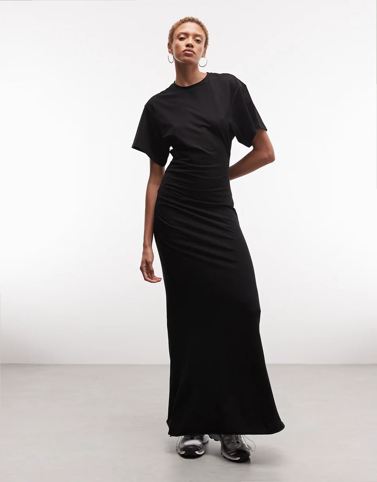 – Maxikleid aus Jersey in Schwarz mit seitlicher Raffung
