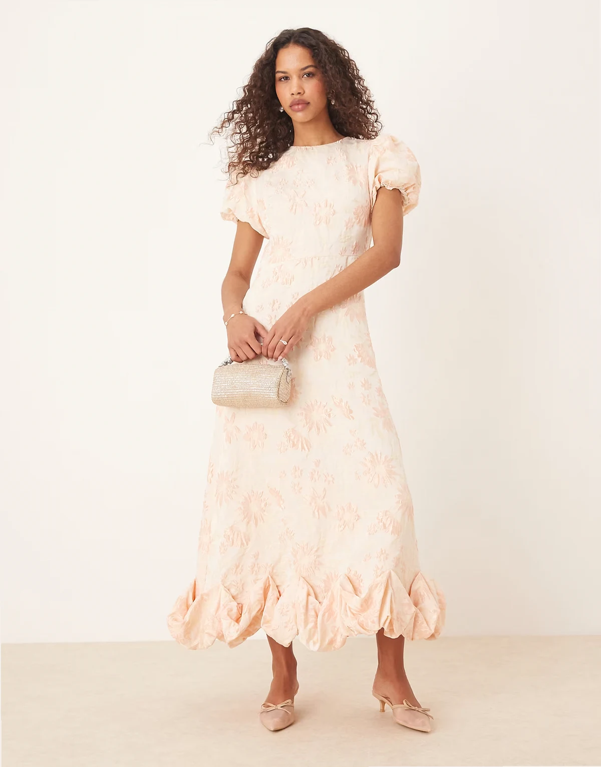 – Maxikleid mit Puffärmeln, Ballonsaum und pfirsichfarbenem Blumenmuster