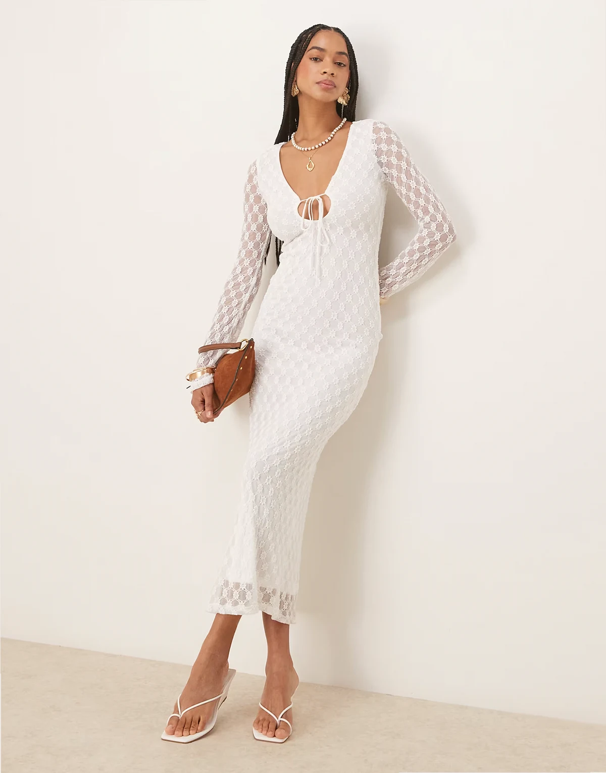 – Talika – Biała siateczkowa sukienka maxi w kwiatowy wzór