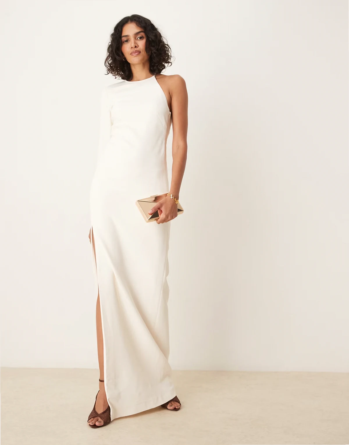 – Hochwertiges Maxikleid in Weiß mit One-Shoulder-Träger und Seitenschlitz