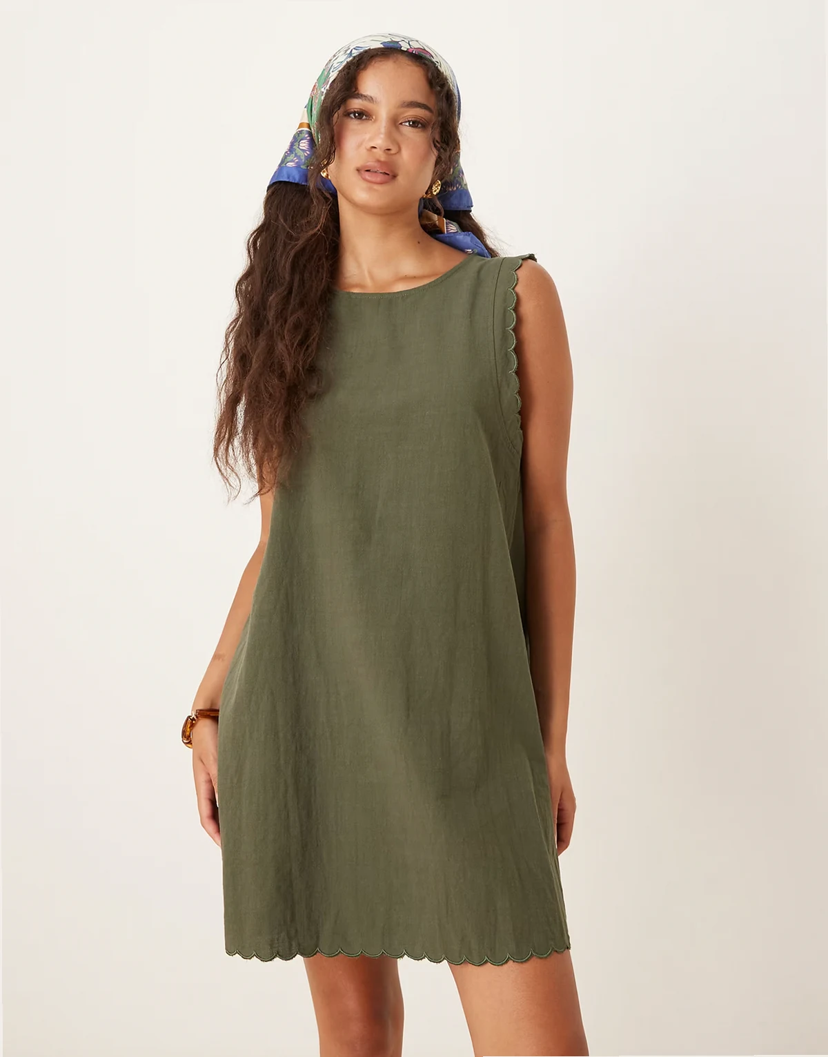 – Minikleid aus Baumwolle in Khaki mit Muschelsaum