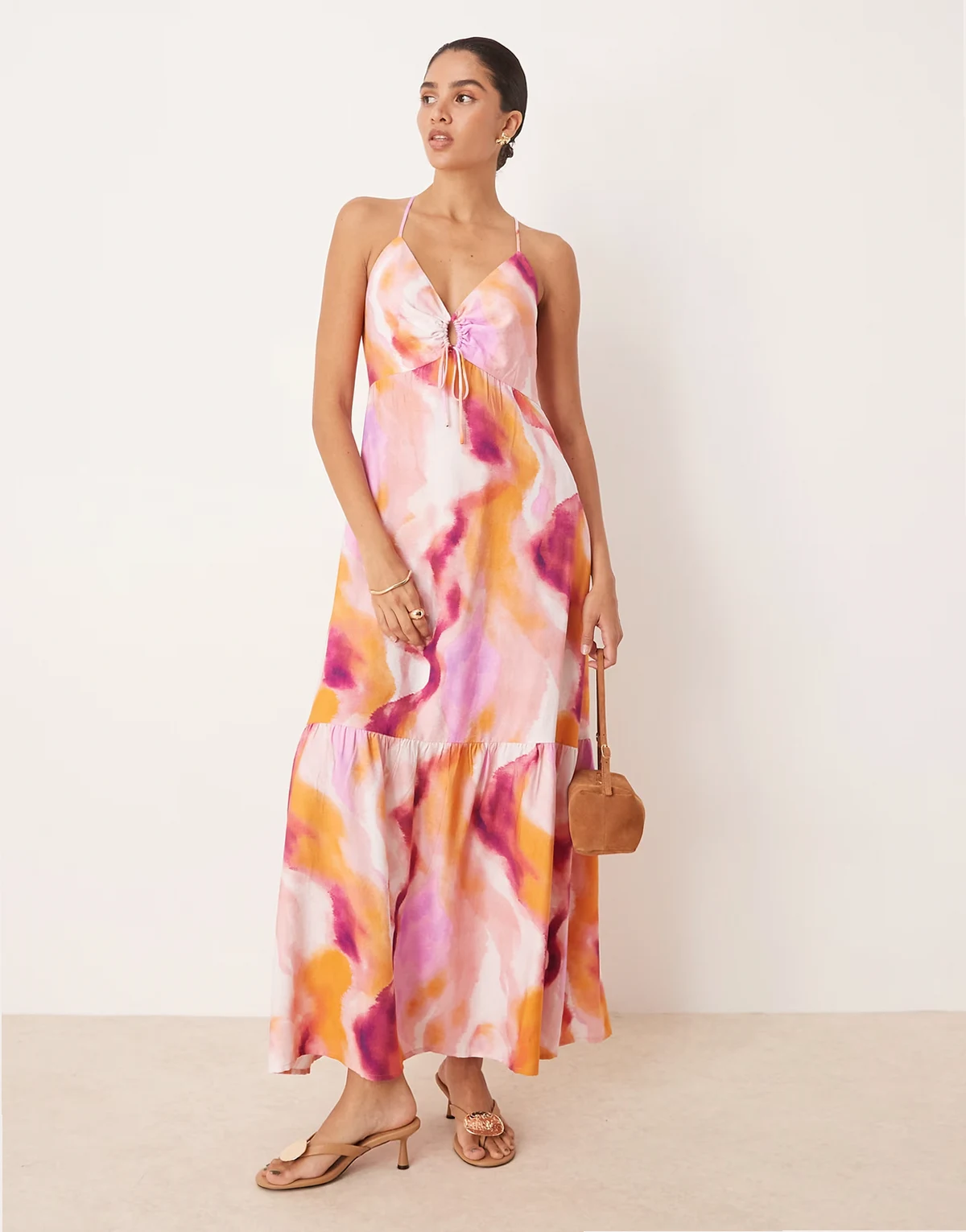 – Maxikleid in Rosa mit schmalen Trägern und verschwommenem Print