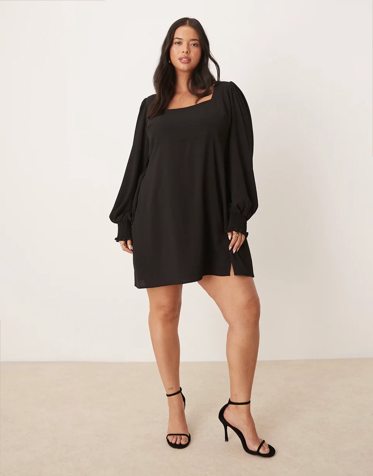 ASOS DESIGN Curve – Czarna sukienka mini z długimi rękawami i wiązaniem na plecach